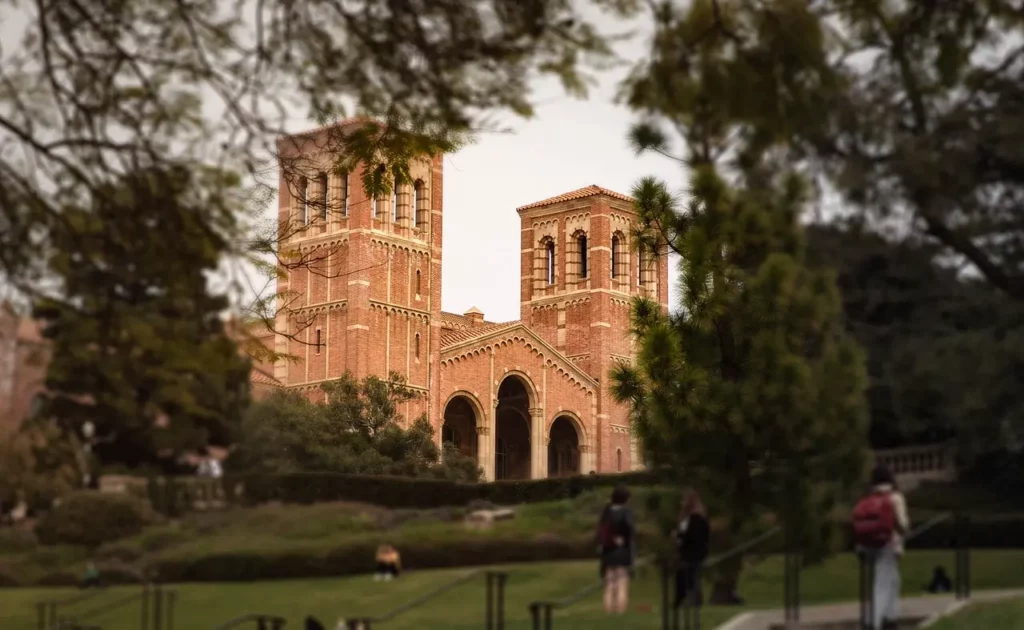 Universidades de California - UCLA
